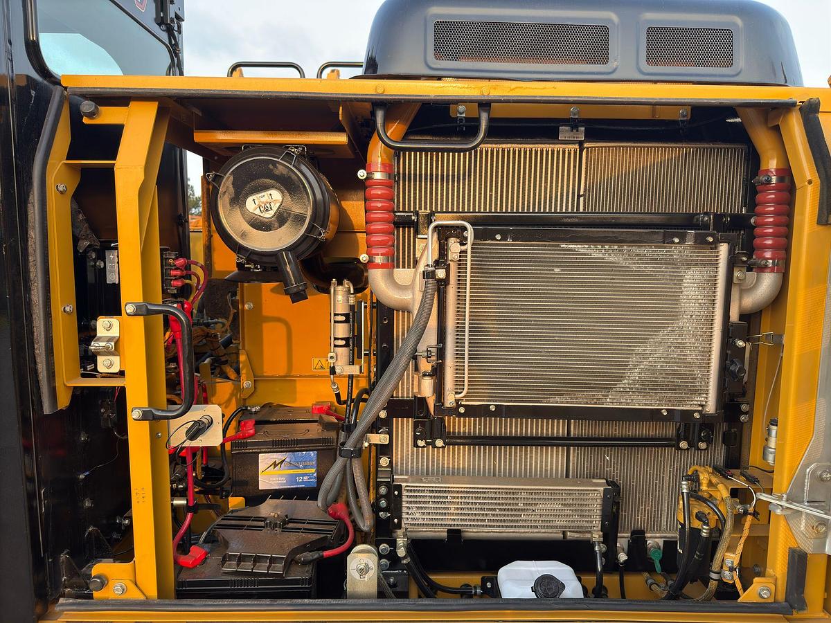 Used CATERPILLAR 320E - EXCAVATORS