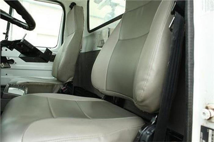 Used 2000 INTERNATIONAL 4900 - BUCKET TRUCK OR BOOM TRUCKS