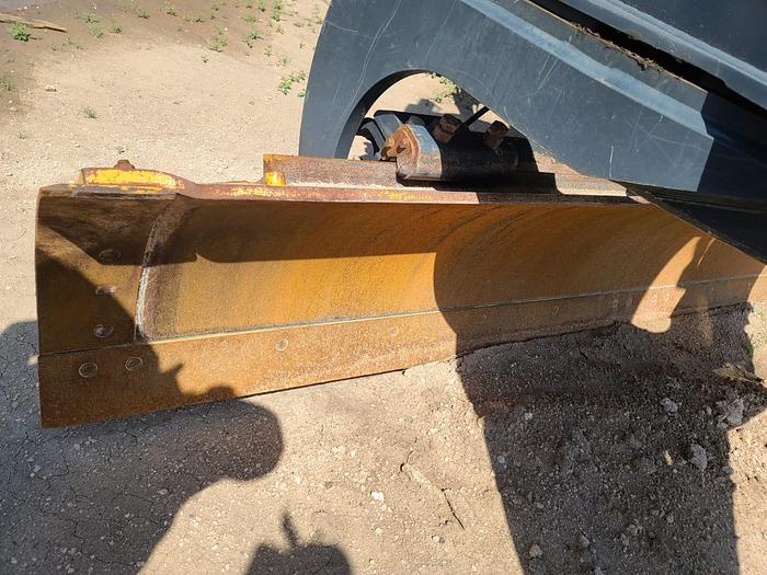 Used 2011 JOHN DEERE 670G - MOTOR GRADERS