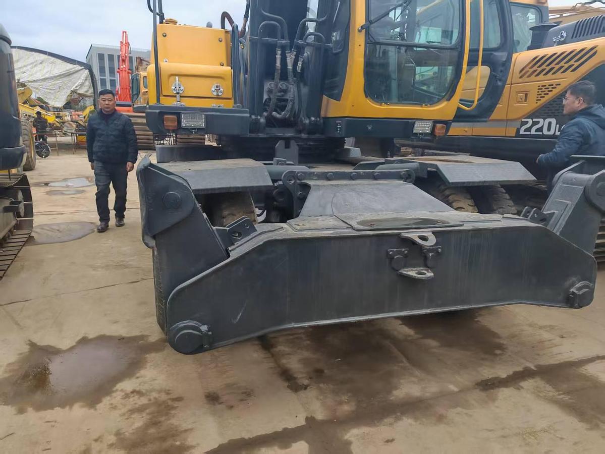 Used 2001 VOLVO EW170