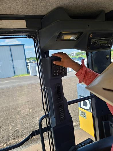 Used 2011 JOHN DEERE 670G - MOTOR GRADERS