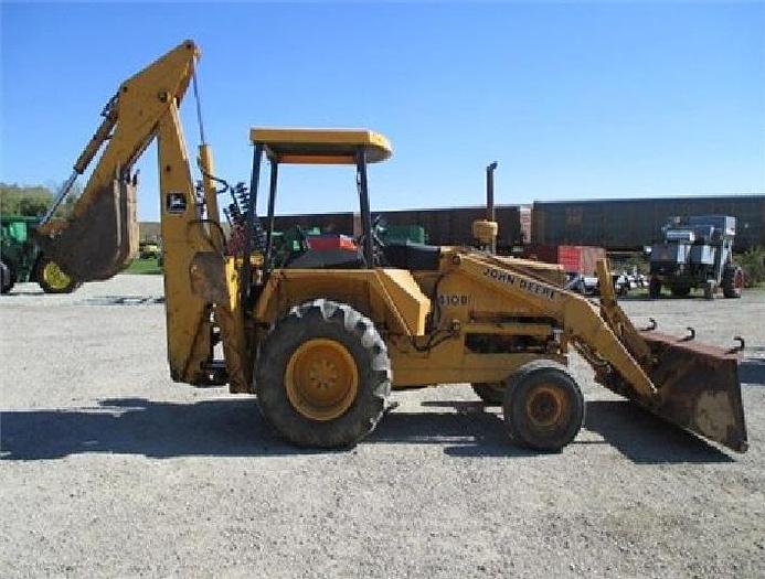 Used 1985 JOHN DEERE 410B - BACKHOES