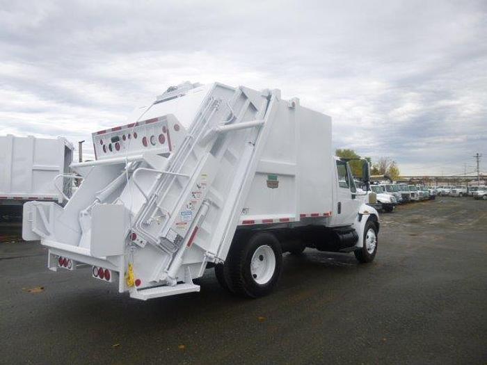 Used 2005 INTERNATIONAL 4200 - GARBAGE TRUCKS