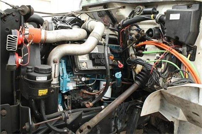 Used 2000 INTERNATIONAL 4900 - BUCKET TRUCK OR BOOM TRUCKS