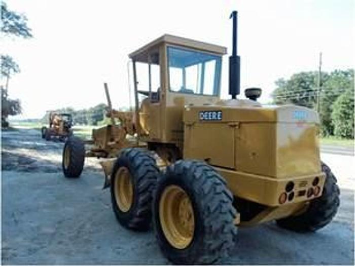 Used 1990 JOHN DEERE 570B - MOTOR GRADERS