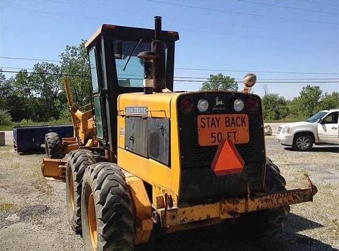 Used JOHN DEERE 670 - MOTOR GRADERS