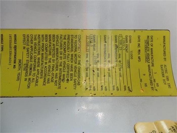 Used 1999 INTERNATIONAL 4900 - BUCKET TRUCK OR BOOM TRUCKS