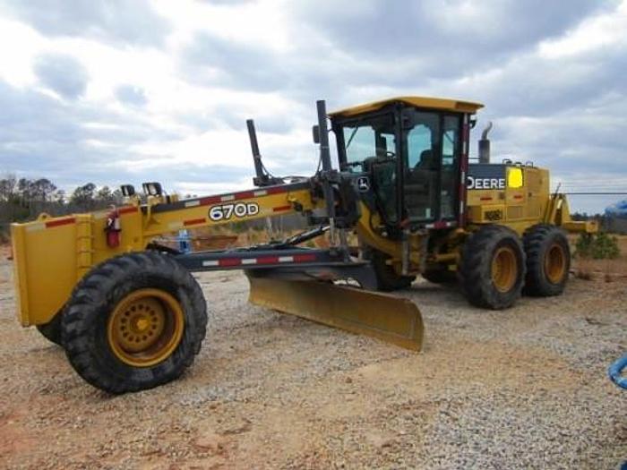 Used 2005 JOHN DEERE 670D - MOTOR GRADERS