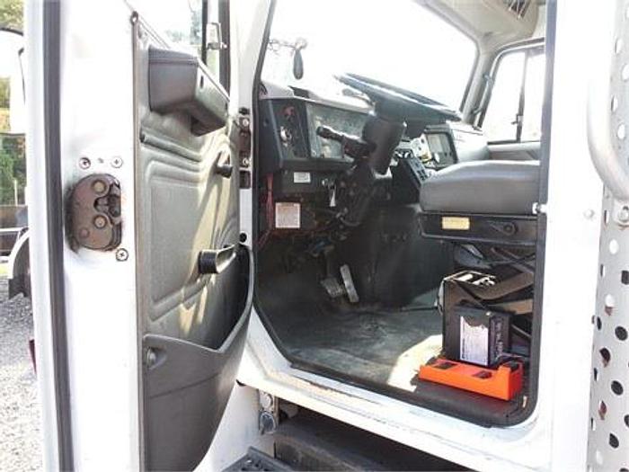 Used 1999 INTERNATIONAL 4900 - BUCKET TRUCK OR BOOM TRUCKS