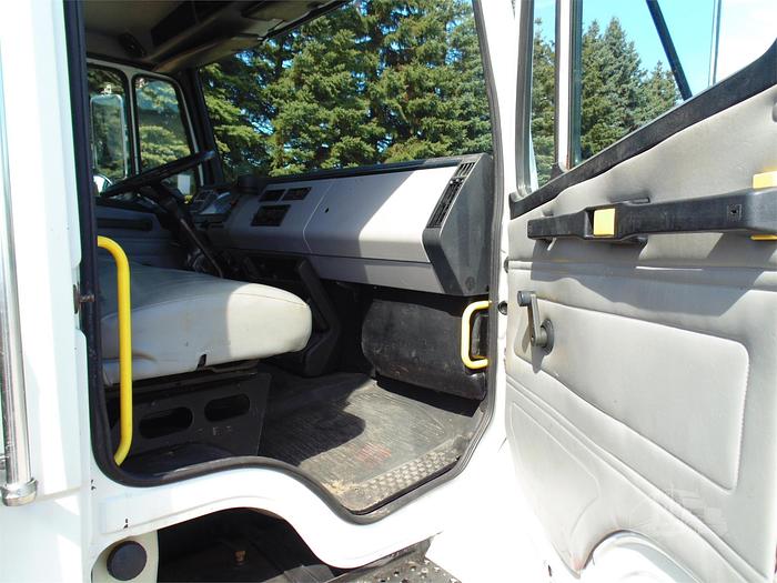 Used 2001 FREIGHTLINER FL70  - DUMP TRUCK