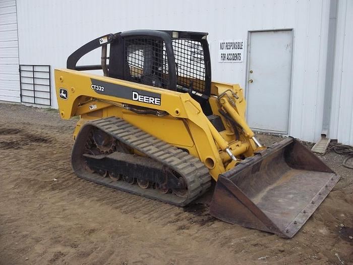 Used 2006 JOHN DEERE CT322 - SKID STEER LOADERS