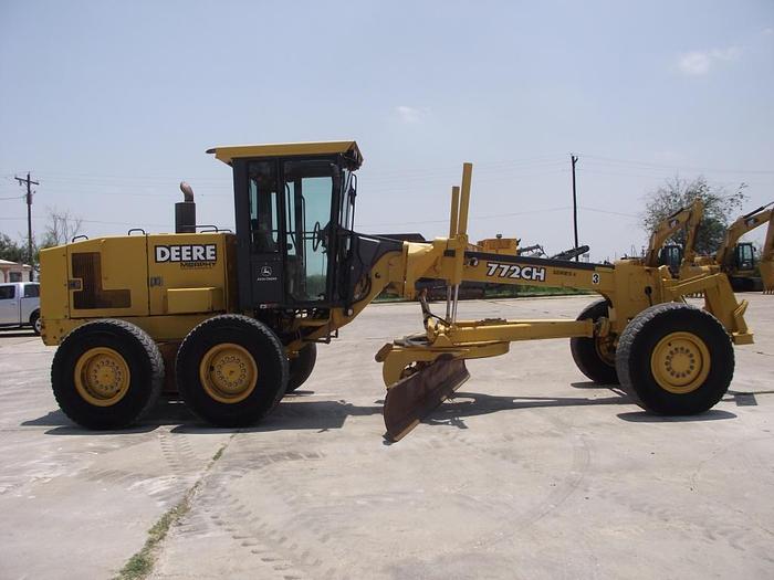 Used 2002 JOHN DEERE 772 - MOTOR GRADERS