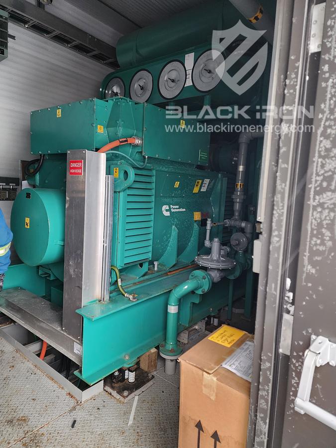 New Surplus Dual 1000 kW Nat Gas/Diesel Genset Package