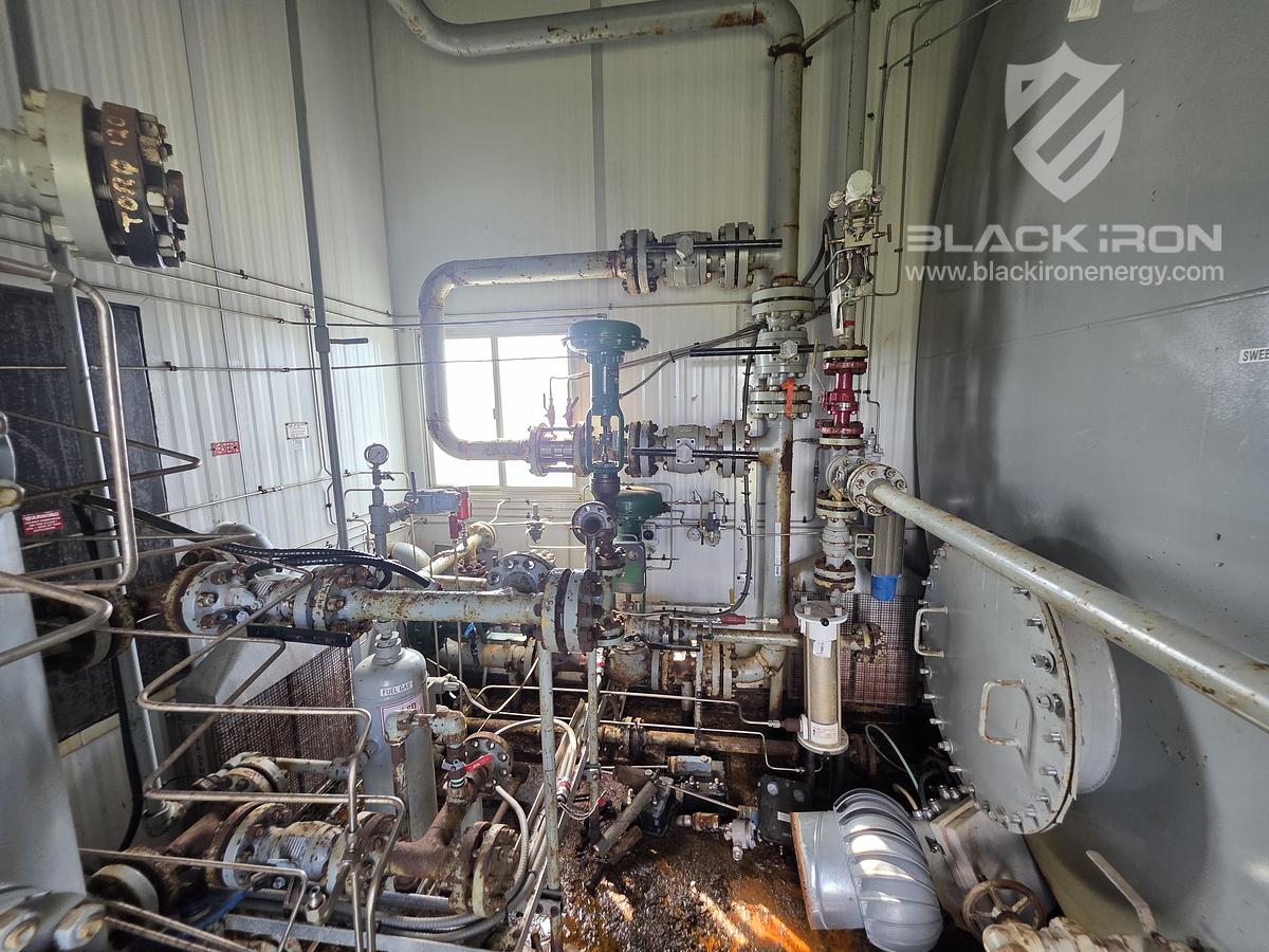 Used ** SALE PENDING ** 30" x 10', 1440 Psi, Vertical w/ 400BBL Tank - Separator #14563