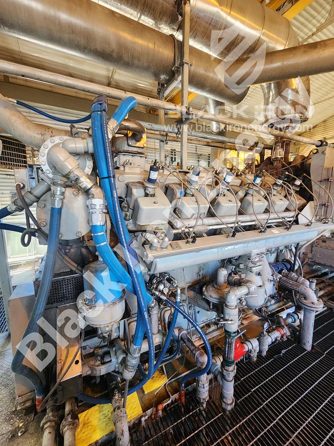 Used 1480 hp?? Waukesha L7042GL Natural Gas Engine (NO NAMEPLATE) c/w Silencer (Tag K-200)