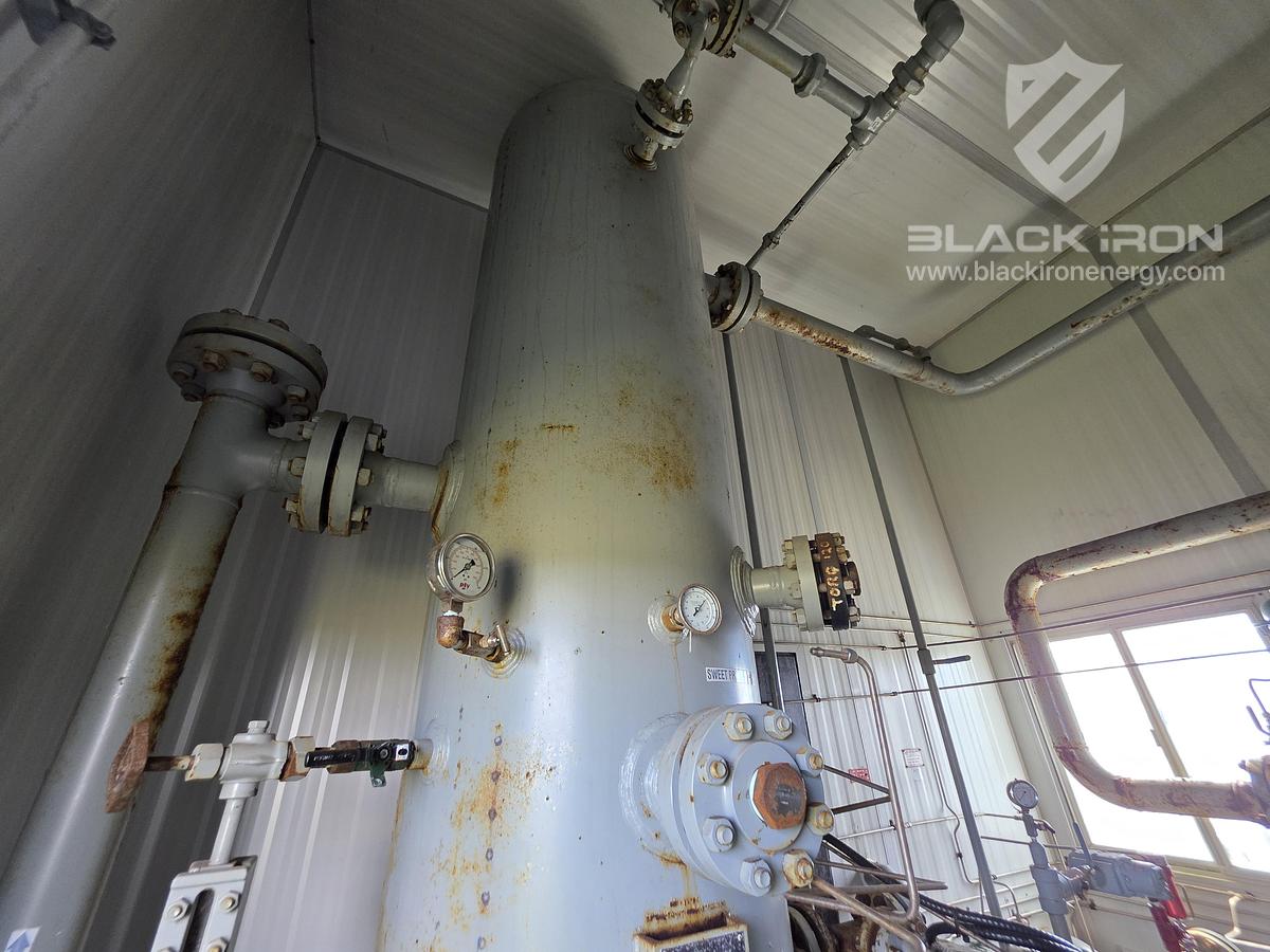 Used ** SALE PENDING ** 30" x 10', 1440 Psi, Vertical w/ 400BBL Tank - Separator #14563