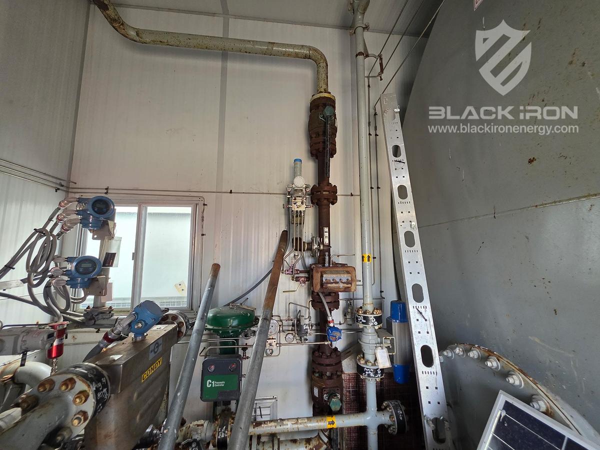 Used 30" x 10', 1440 Psi, Vertical w/ 400BBL Tank - Separator #