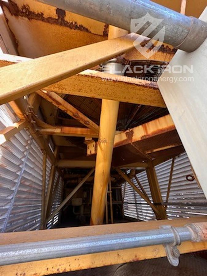 Used 1000 kW Cat XQ1000G Natural Gas Mobile Generator