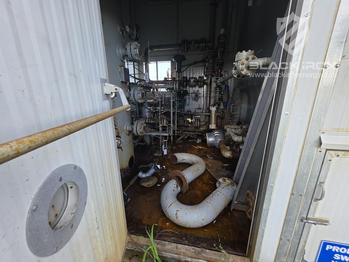 Used ** SALE PENDING ** 30" x 10', 1440 Psi, Vertical w/ 400BBL Tank - Separator #14563