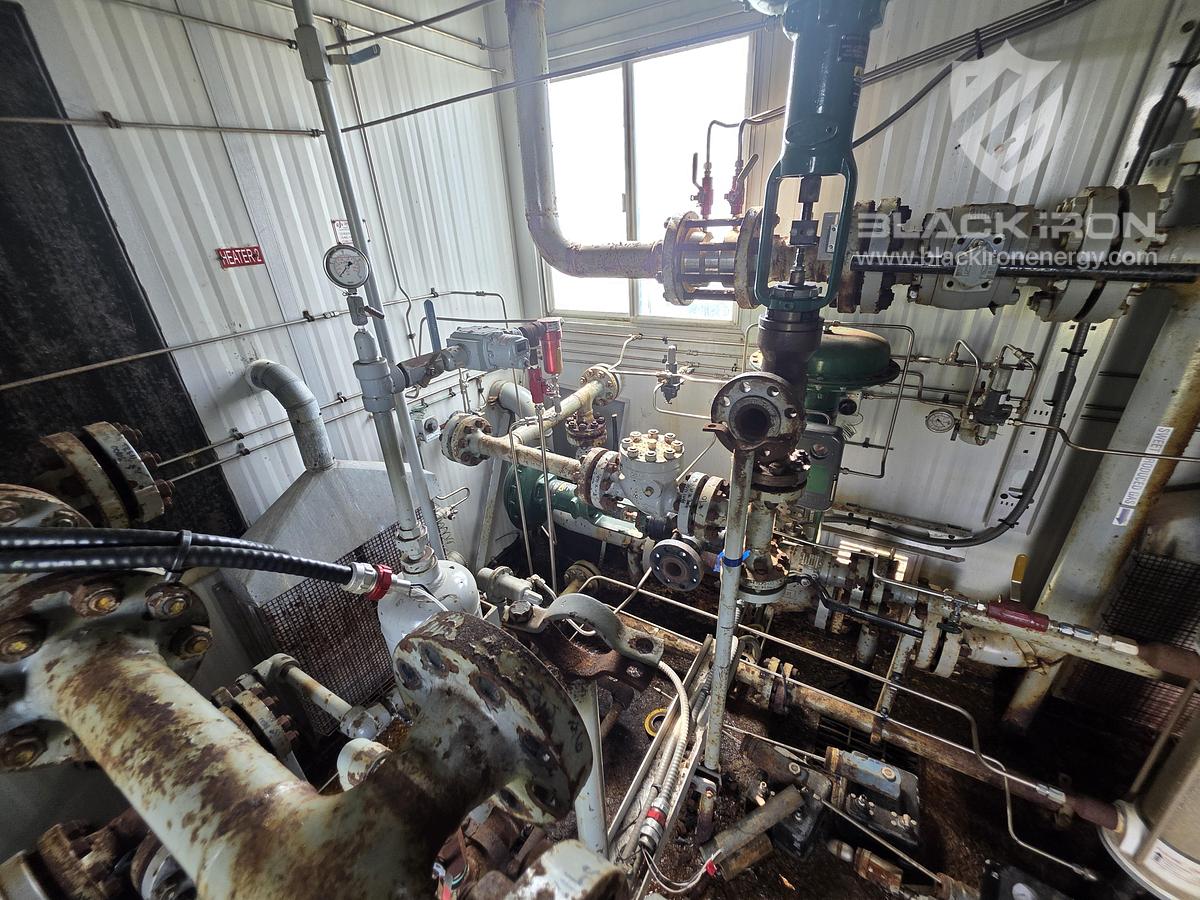 Used ** SALE PENDING ** 30" x 10', 1440 Psi, Vertical w/ 400BBL Tank - Separator #14563