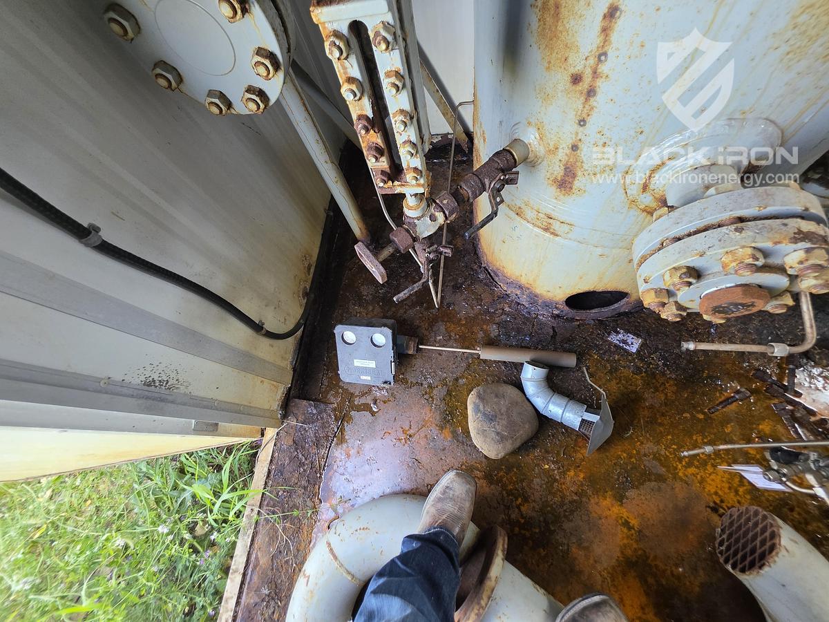 Used ** SALE PENDING ** 30" x 10', 1440 Psi, Vertical w/ 400BBL Tank - Separator #14563