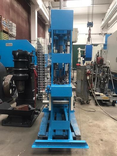 Usato PRESSA OMCN A PONTE 100 TON (BLU)