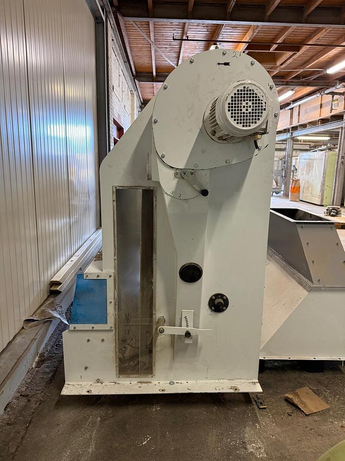 Used BUHLER ALMK 150 AIR RECYLCE UNIT.