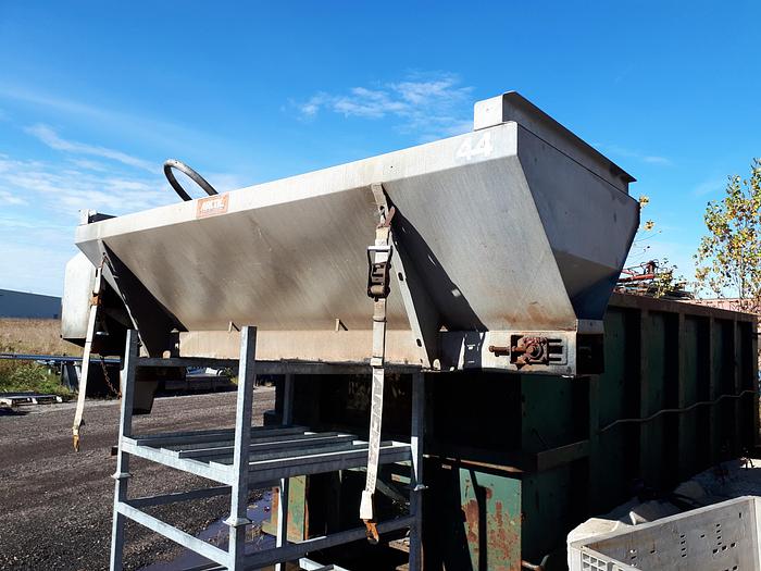 Used 2014 Arctic AG10 Spreader