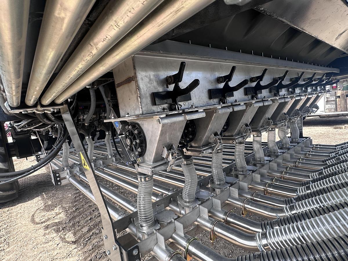 2025 SeedMaster 8012 Wide M Single Knife & E860 Cart