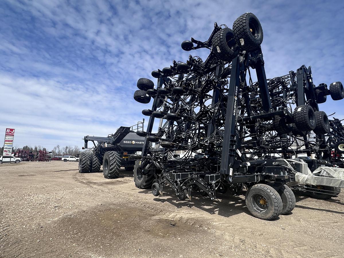 2025 SeedMaster 8012 Wide M Single Knife & E860 Cart