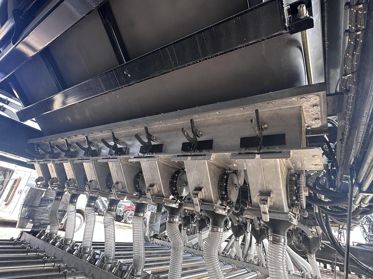 2025 SeedMaster 8012 Wide M Single Knife & E860 Cart