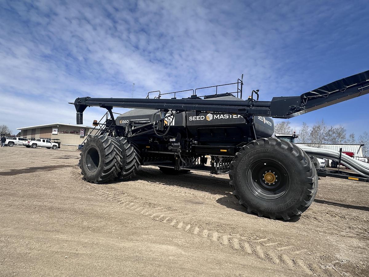 2025 SeedMaster 8012 Wide M Single Knife & E860 Cart