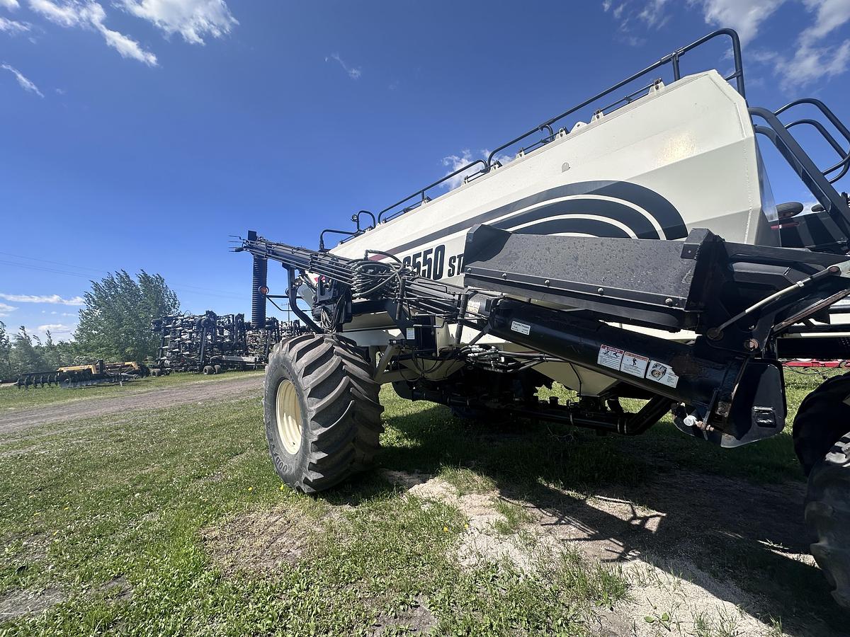 Used 2010 SeedMaster 7012/W 2010 Bourgault 6550ST