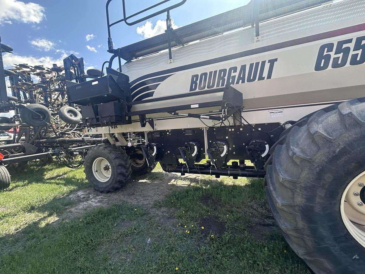 Used 2010 SeedMaster 7012/W 2010 Bourgault 6550ST