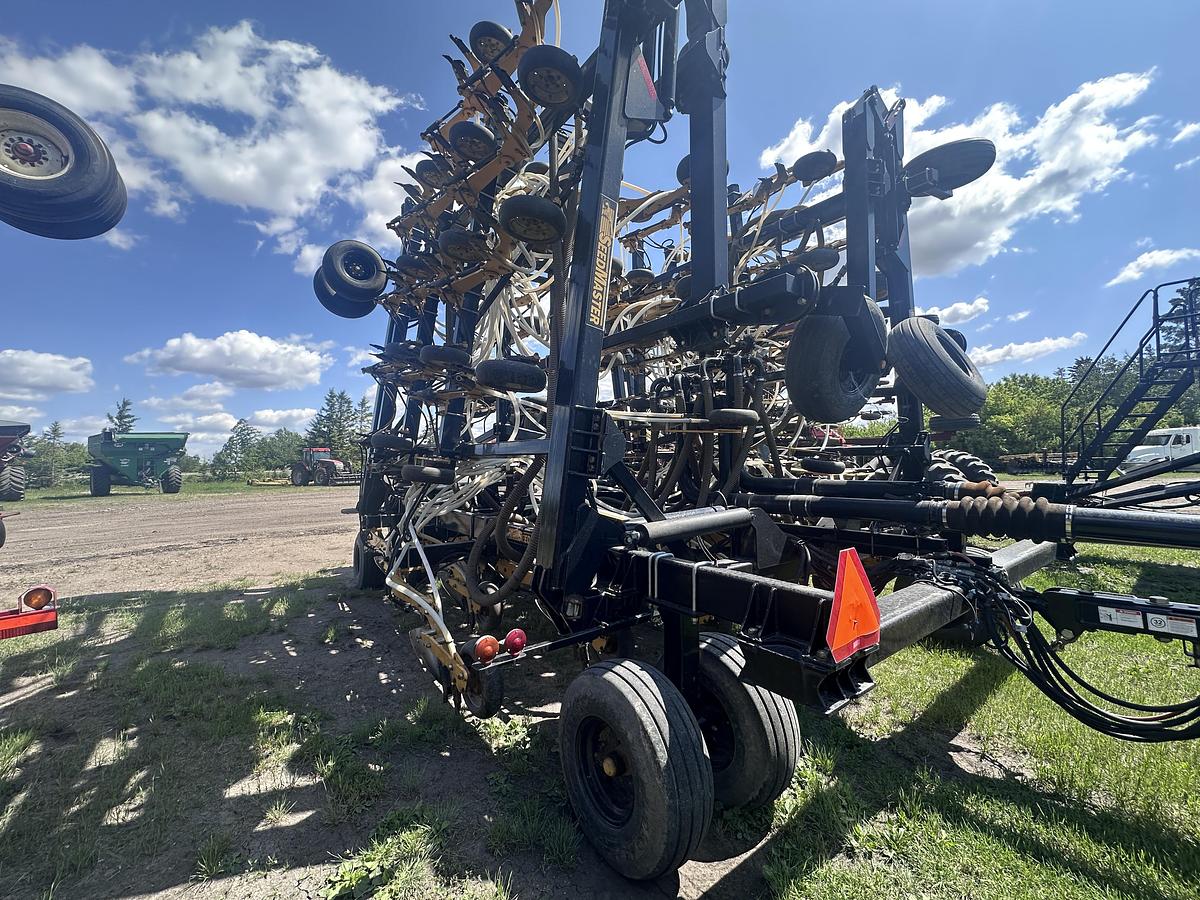 Used 2010 SeedMaster 7012/W 2010 Bourgault 6550ST