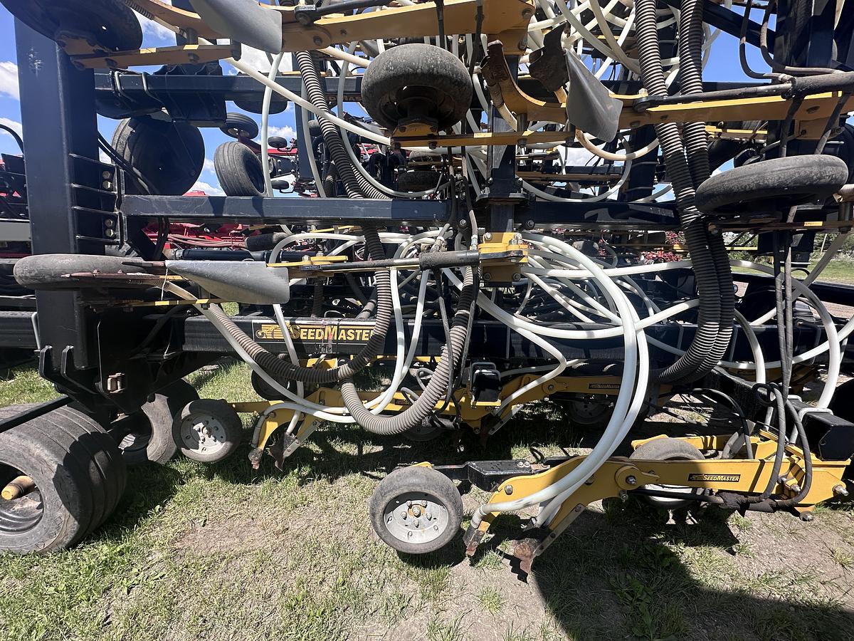 Used 2010 SeedMaster 7012/W 2010 Bourgault 6550ST