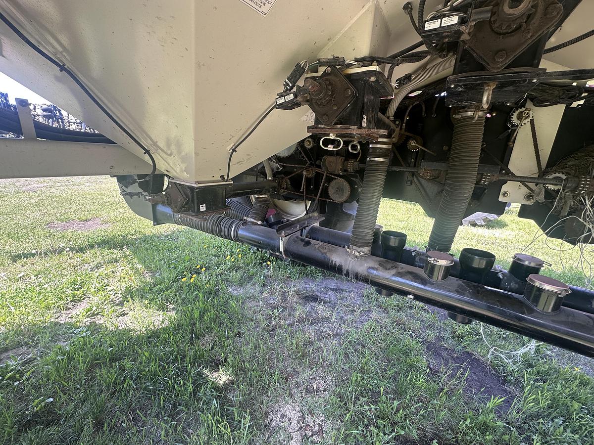 Used 2010 SeedMaster 7012/W 2010 Bourgault 6550ST