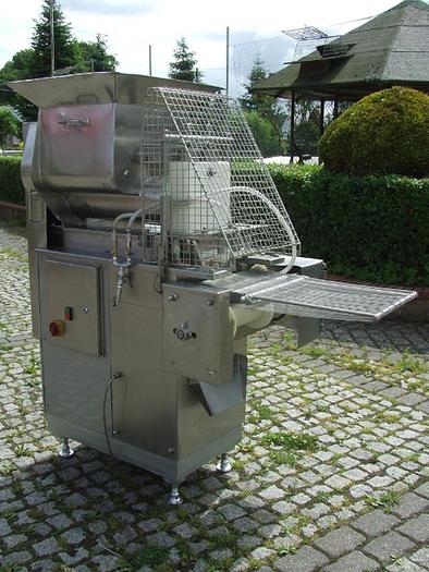 Usado Una máquina moldeadora para hamburguesas, palos, etc. de "Square" modelo Gigant