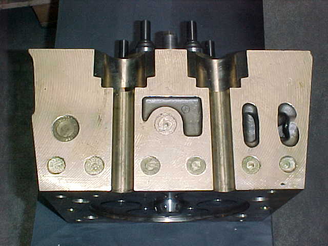 Used CYLINDER HEAD MTU MD 871 UM 1D