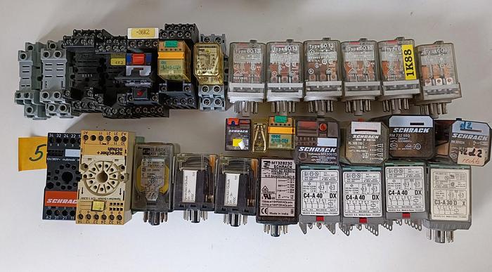 Gebraucht Konvolut 32 Stück Relais u Sockel, verschiedene Typen siehe Fotos  Diff. Manufacturer gebraucht