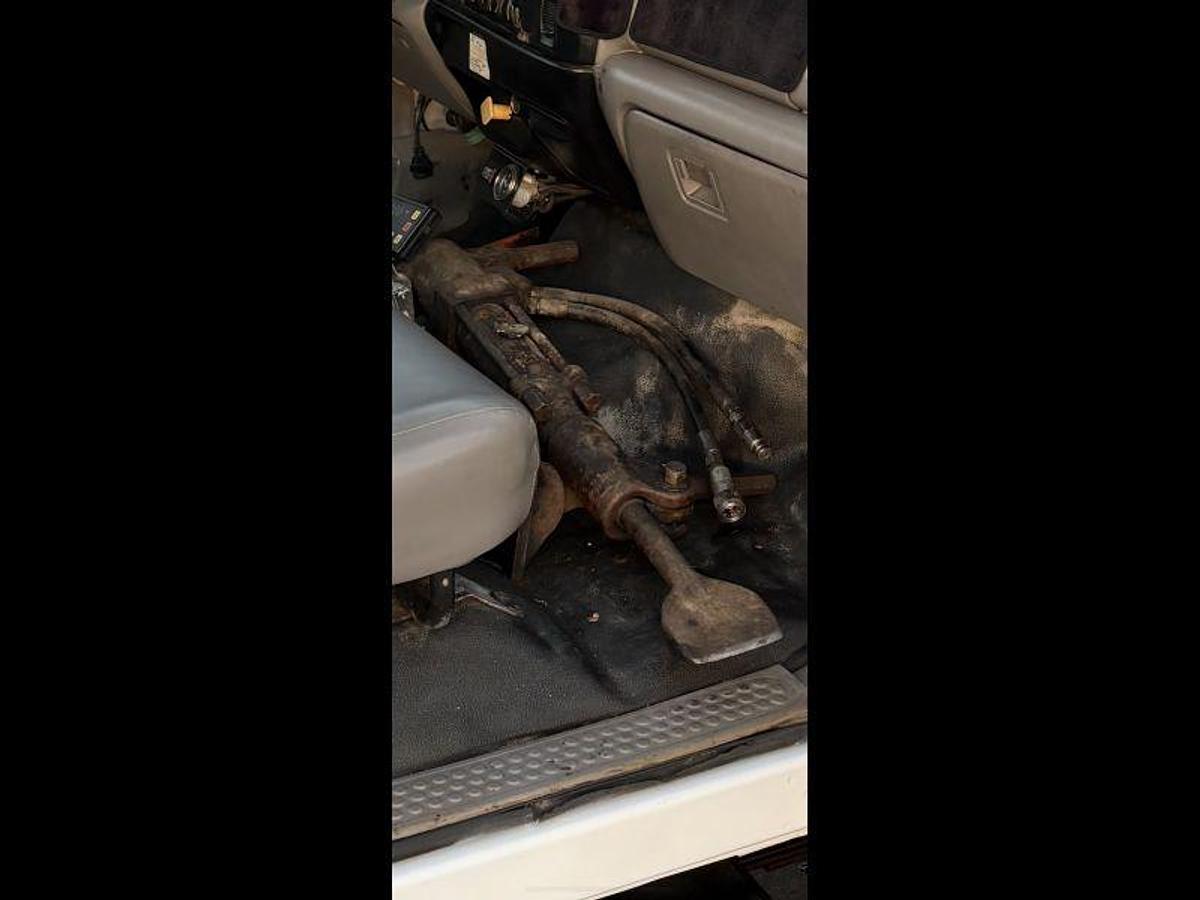 Used PB Loader BC-5 on 2000 Ford F750