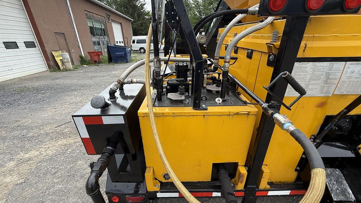 Used Stepp SRM 10-120 Asphalt Recycler 3/4 ton batch recycler with heated AC tank and wand