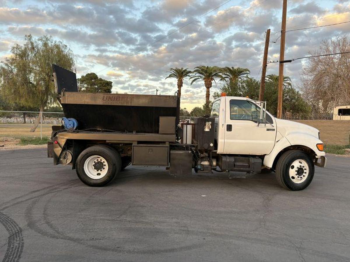 Used PB Loader BC-5 on 2000 Ford F750