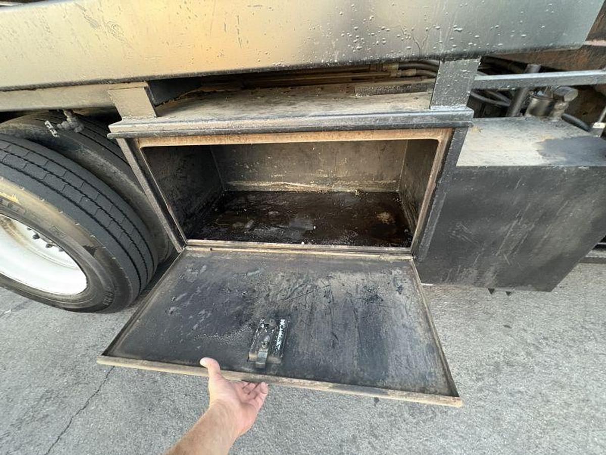 Used PB Loader BC-5 on 2000 Ford F750