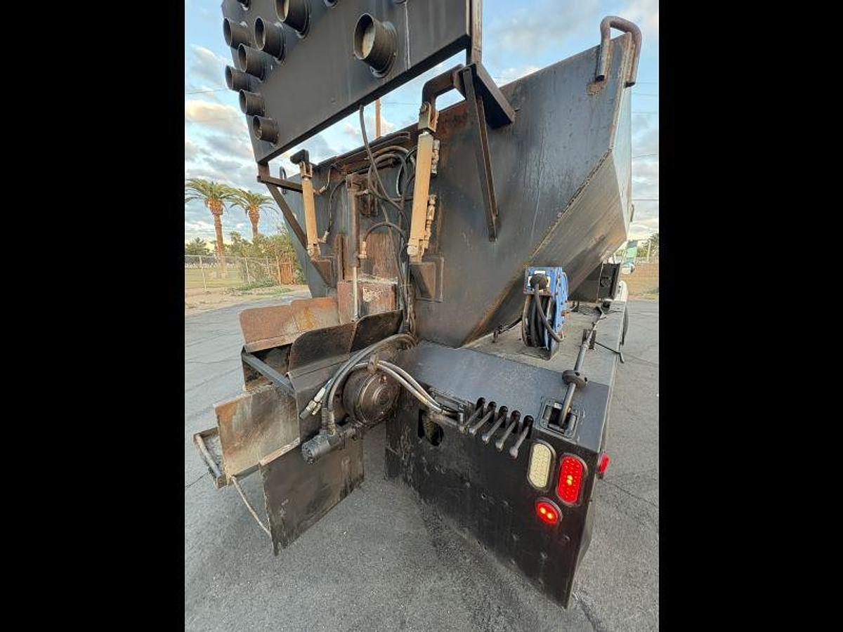 Used PB Loader BC-5 on 2000 Ford F750