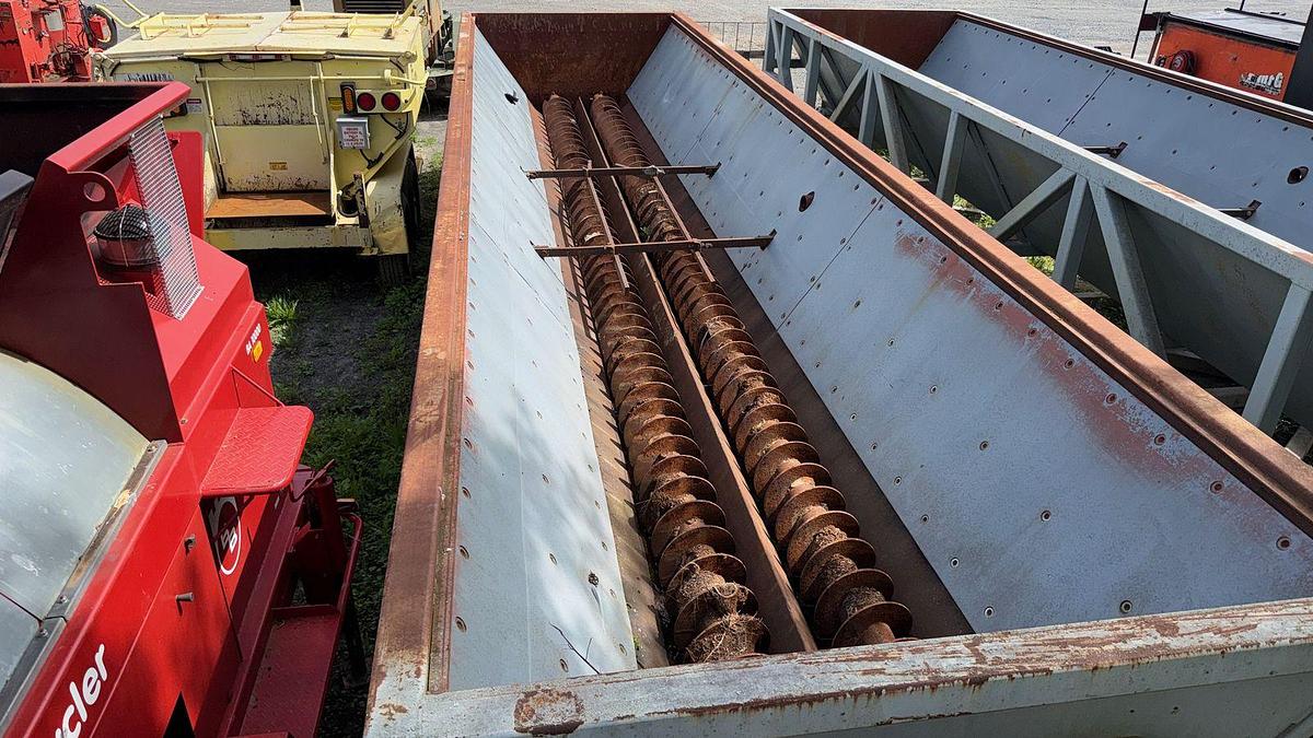Used Twin Screw Conveyor Bin with discharge screw