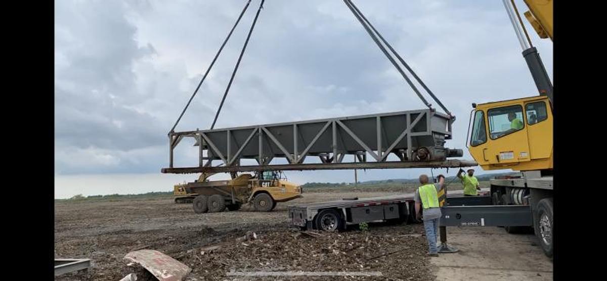 Used Twin Screw Conveyor Bin with discharge screw