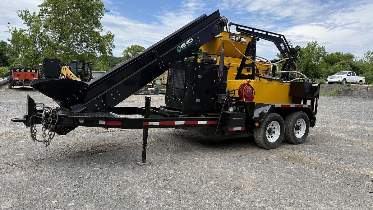 Used Stepp SRM 10-120 Asphalt Recycler 3/4 ton batch recycler with heated AC tank and wand