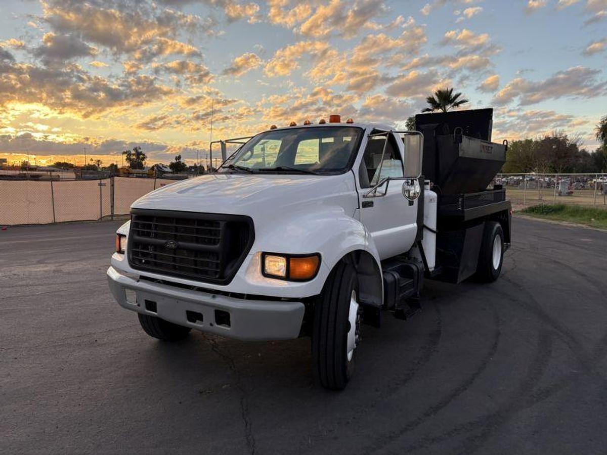 Used PB Loader BC-5 on 2000 Ford F750
