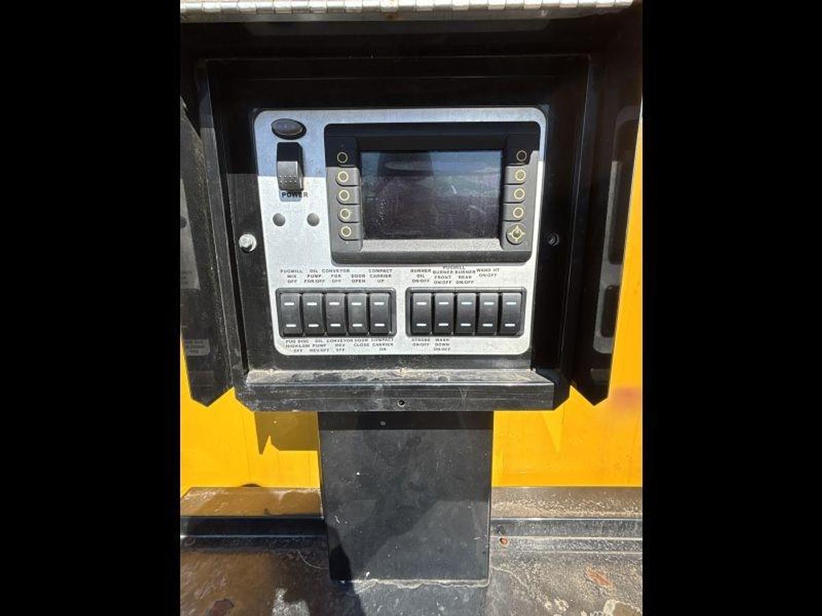 Used Stepp SRM 10-120  Asphalt Recycler 3/4 ton batch recycler with heated AC tank and wand